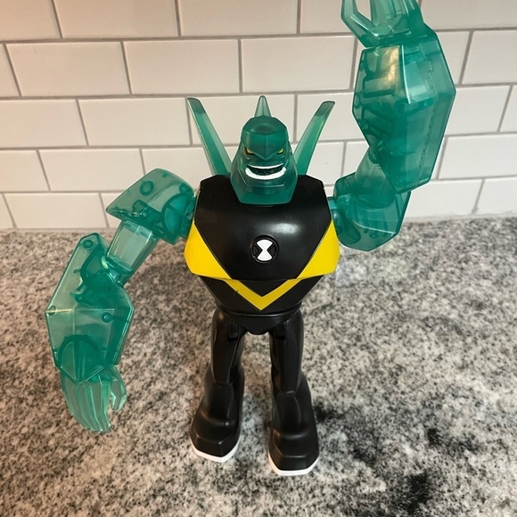 Ben 10 Diamondhead 10" Action Figure - Picture 4 of 8